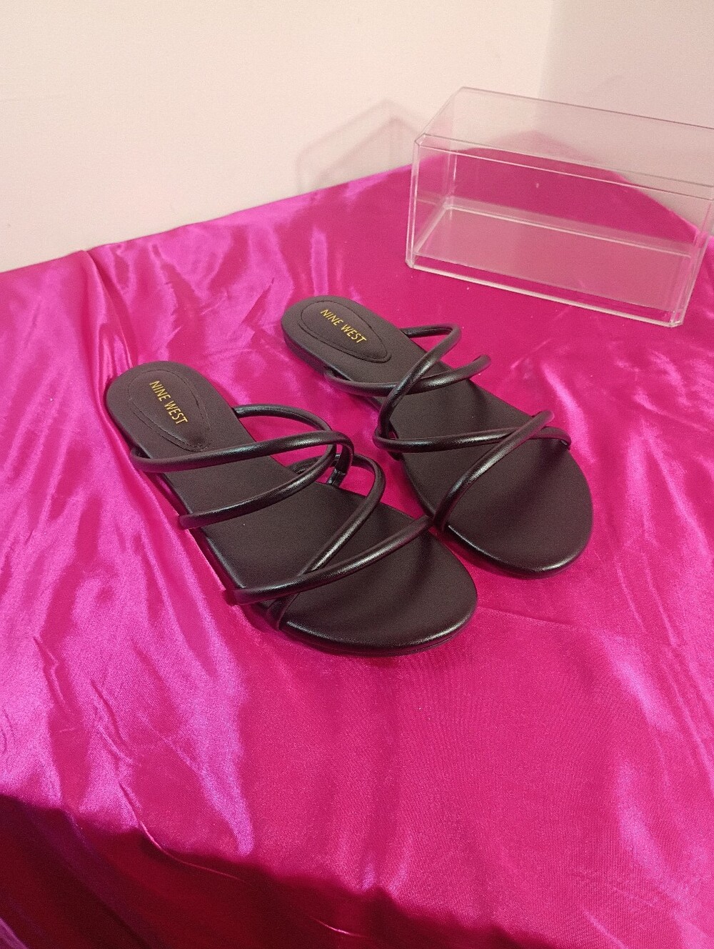 Nine West Women’s SZ 10.5 M Flat Slide Sandals Black . Condition is Pre-owned